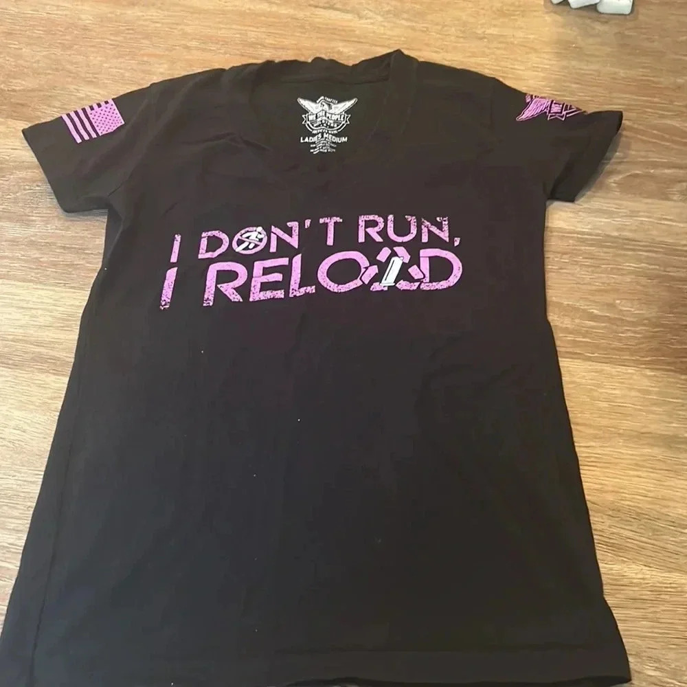 2 piece bundle size medium shirts👚 - Picture 5 of 8